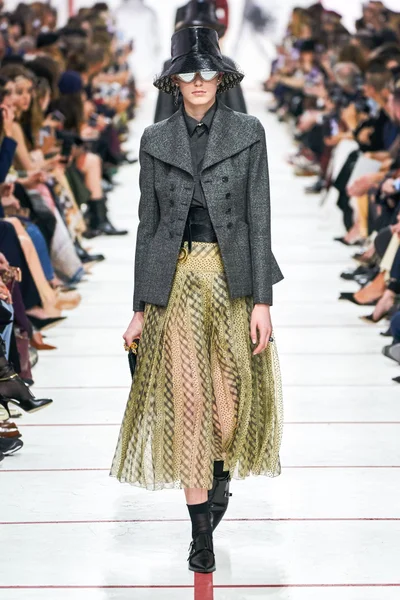 Look 14